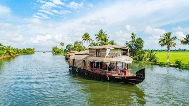 Top 10 Tourist Places in Kerala