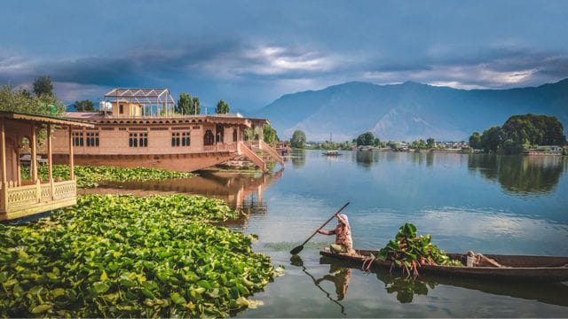 Top 10 Tourist Places in Jammu and Kashmir